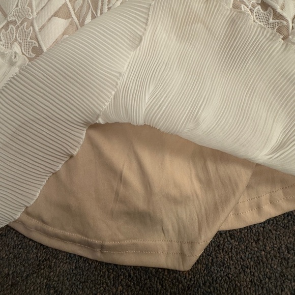 Saints + Secrets Dreamy Off Shoulder Mini Dress Women’s S White Lace Ruffle Hem - Picture 5 of 11